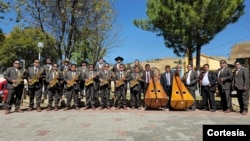 Integrantes de la orquesta Antología del Folklore de Perú, en una foto promocional en su red social Facebook.