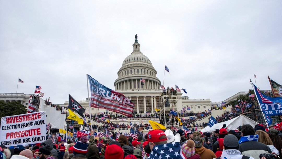Urukiko rwo muri leta ya Colorado rurega Trump ko o “yigometse ku gihugu, binyuze mu gitero cy’abayoboke be cyo ku itariki ya 6 y’ukwa mbere 2021 ku ngoro y’inteko ishinga amategeko ya Leta zunze ubumwe z’Amerika (Capitol)". 