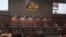 Suasana sidang putusan Mahkamah Konstitusi (MK) terkait putusan batas umur calon presiden dalam pemilu, Senin, 23 Oktober 2023, di Jakarta. (Foto: Indra Yoga/VOA)