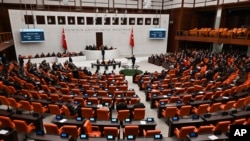 土耳其议员在安卡拉就瑞典加入北约的申请进行表决。(2024年1月23日)
