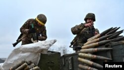 Українські солдати під час військових навчань в Запорізькій області у січні 2023 р.