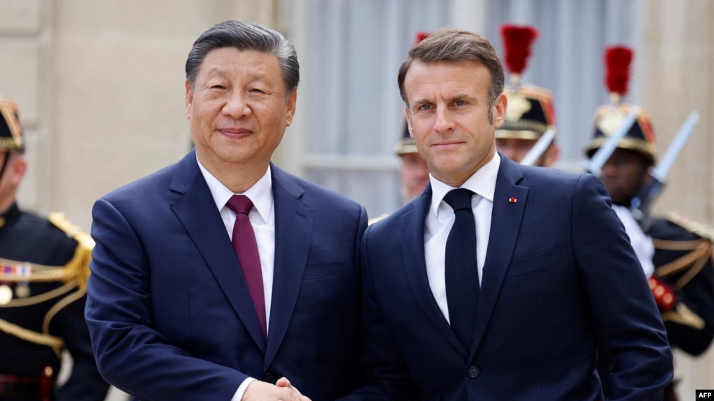 法国总统马克龙在巴黎爱丽舍宫欢迎中国国家主席习近平到访。(2024年5月6日)