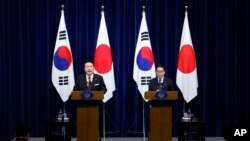 South Korean President Yoon Suk Yeol, left, speaks as Japanese Prime Minister Fumio Kishida, right, listens to him during a joint news conference at the prime minister's official residence in Tokyo, Japan, March 16, 2023. 