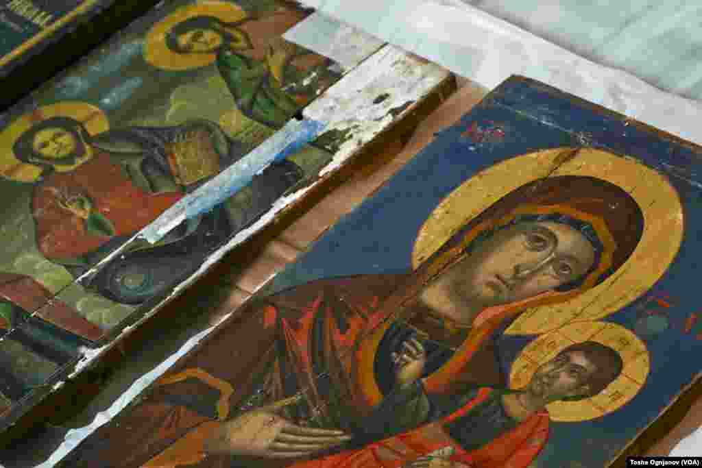 Враќање на украдени икони од македонски цркви / Albania returns 20 stolen icons to North Macedonia