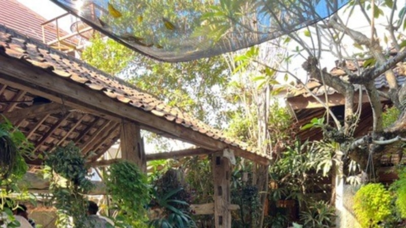 Wulan Amiruly Bersama Keluarga. Penyakit gastroesophageal reflux (GERD) hilang setelah terapi katarsis. (Dokumentasi Pribadi)