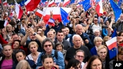 People cheers during a march to support the opposition against the governing populist Law and Justice party in Warsaw, Oct. 1, 2023. 