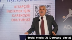 Adana Büyükşehir Belediyesi Başkanı Zeydan Karalar VOA Türkçe'ye, "Bizim büyükşehir belediyesinde asla ve asla kanunsuz, uygunsuz iş olmaz. Tamamen, seçime yakın bir algı operasyonu" dedi.