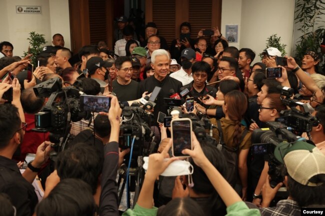 FILE - Ganjar Pranowo sudah menyiapkan tim hukum untuk segera mendaftarkan gugatan ke Mahkamah Konstitusi. (TPN Ganjar-Mahfud)