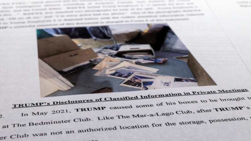 US judge dismisses classified documents case against Trump