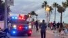 ARCHIVO: La policía responde a un tiroteo en el paseo marítimo de Hollywood Beach, Florida, el 29 de mayo de 2023.