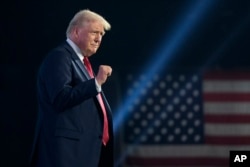 Calon presiden dari Partai Republik, mantan Presiden Donald Trump, berpidato di Turning Point Believers' Summit, Jumat, 26 Juli 2024, di West Palm Beach, AS. (Foto: AP)