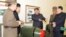 Lãnh đạo Kim Jong Un (thứ 2 từ trái sang) đang thị sát một dự án vũ khí hạt nhân tại một địa điểm không xác định ở Triều Tiên. Triều Tiên bị cho là thất bại trong việc cải thiện điều kiện sống của người dân trong khi chạy đua để tăng cường kho vũ khí hạt nhân và tên lửa.