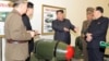 Pemimpin Korea Utara Kim Jong Un (tengah) memeriksa proyek persenjataan nuklir di lokasi yang tidak diketahui di Korea Utara. (Foto: KCNA VIA KNS/AFP)