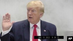 Gjatë deponimit të ish-Presidentit Trump në prokurorinë e Nju Jorkut më 10 gusht 2022