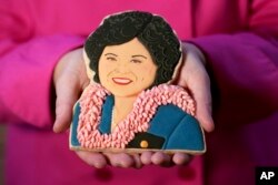 A cookie portrait of late Hawaii Rep. Patsy Takemoto Mink, the first Asian-American woman to serve in Congress. (AP Photo/Matt Freed)