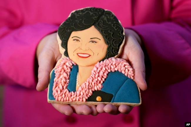 A cookie portrait of late Hawaii Rep. Patsy Takemoto Mink, the first Asian-American woman to serve in Congress. (AP Photo/Matt Freed)