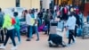 Des burkinabè de retour de la Tunisie à l’aéroport, Ouagadougou, le 16 février 2022. (VOA/Lamine Traoré) 