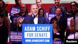 ARCHIVO - El representante estadounidense Adam Schiff (Demócrata por California) habla en un evento de "Fiesta de la Noche Electoral con Adam Schiff" el día del Super Martes, en el Teatro Avalon en los Ángeles, California, EEUU, el 5 de marzo de 2024.