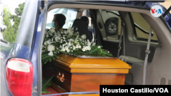 Algunas funerarias ofrecen los servicios completos en caso de un deceso. Foto: Archivo, Houston Castillo, VOA