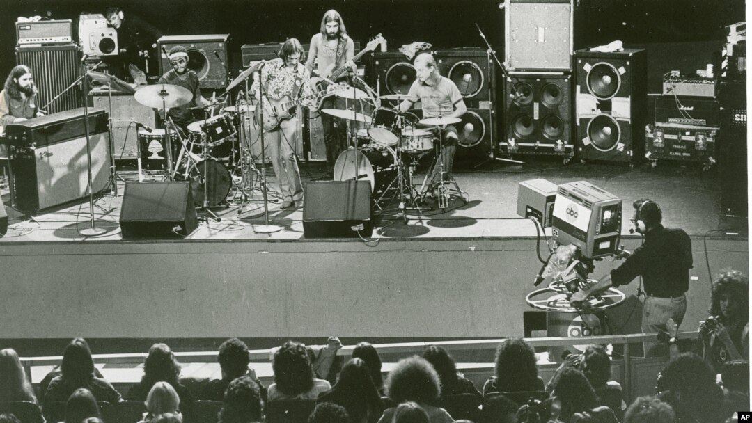 FILE - The Allman Brothers band perform in 1972 in front of a television audience. The musicians, from left are, Chuck Leavell, keyboard; Jamoie Johanson, drums; Dickey Betts, lead and slide guitar; Berry Oakley, bass; Butch Trucks, drums.