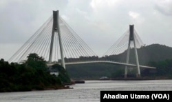 Jembatan Barelang yang menghubungkan Kota Batam dengan Pulau Rempang dan Pulau Galang di Provinsi Kepulauan Riau, 22 Desember 2023. (VOA/Ahadian Utama)