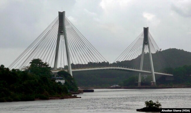 Jembatan Barelang yang menghubungkan Kota Batam dengan Pulau Rempang dan Pulau Galang di Provinsi Kepulauan Riau, 22 Desember 2023. (VOA/Ahadian Utama)