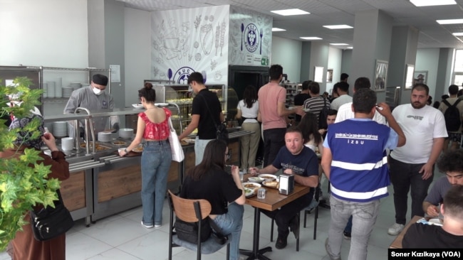 Belediyenin işlettiği ve ucuz yemek sunduğu lokantalar, halktan rağbet görmeye devam ediyor.