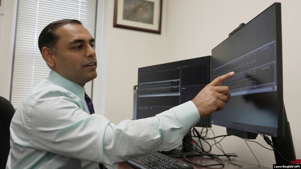 Dr. Roneil Malkani shows an example of pink noise being used to enhance slow brainwaves during deep sleep, May 16, 2024. (AP Photo/Laura Bargfeld)