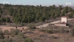 乌克兰从未拿过枪支的平民女性加入部队 接受西班牙军训准备回国抗击俄罗斯入侵