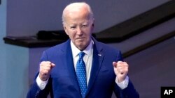 Wawancara radio dengan Presiden Joe Biden di Philadelphia menggunakan pertanyaan yang diberikan oleh tim kampanye Biden (foto: ilustrasi). 