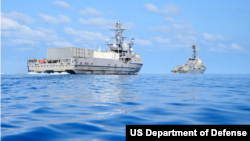 미 7함대는 21일 무인수상함 1사단 소속 무인자율함정 레인저와 마리너가 지난 18일 통합전투문제(IBP) 23.2의 일환으로 요코스카항에 전개됐다며 사진을 공개했다.