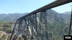 Chenab Rail Bridge, a 1.6-kilometer-long bridge, is nearly 366 meters tall and will be the tallest rail bridge in the world in Kashmir. (Bilal Hussain/VOA)