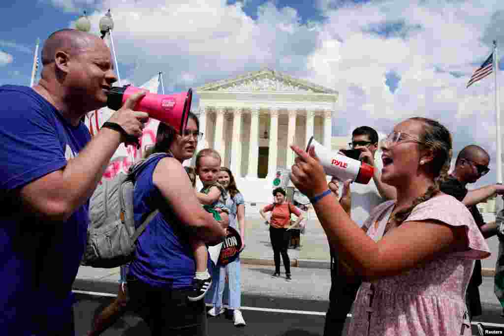 Abortion rights activists and counter protesters protest outside the U.S. Supreme Court on the first anniversary of the ruling in the Dobbs v Women&#39;s Health Organization case, overturning the landmark Roe v Wade abortion decision, in Washington, June 24, 2023.