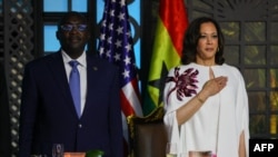 FILE - US Vice President Kamala Harris (R) Ghanas Vice President Mahamudu Bawumia (L) attend the state banquet at the Jubilee House in Accra, Ghana, on March 27, 2023.