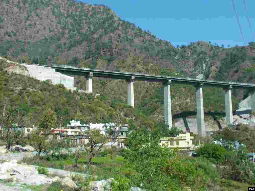 A railway bridge near the Reasi station for the Udhampur-Srinagar-Baramulla Rail Line in Kashmir. (Bilal Hussain/VOA)