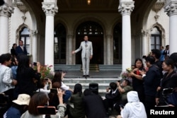 Mantan Perdana Menteri Thailand, Srettha Thavisin, berbicara kepada media setelah Mahkamah Konstitusi Thailand memutuskan kasus pemecatannya di Gedung Pemerintah, Bangkok. (Foto: Reuters)