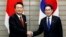 တောင်ကိုရီးယားသမ္မတ ယွန်ဆွတ်ယိုး Yoon Seok Yeol နဲ့ ဂျပန်ဝန်ကြီးချုပ် ဖုမိအို ခီရှီးဒါး Fumio Kishida တို့ တွေ့ဆုံ။ (တိုကျို - မတ်လ ၁၆ ရက်၊ ၂၀၂၃ )