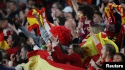 Espanhóis celebram vitória no mundial