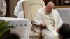 프란치스코 교황이 지난 8일 이탈리아 로마 시내 성당 행사에 참석하고 있다. (자료사진)
