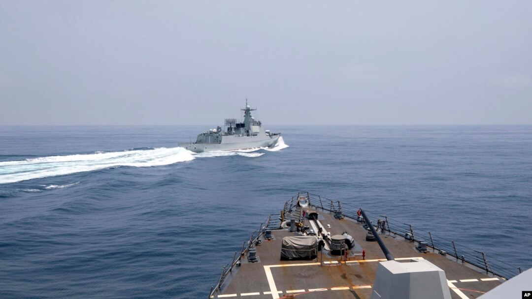 6月3日,中國一艘軍艦“危險地‘快速超越在台灣海峽的美國”鍾雲“號( USS Chung-Hoon) 驅逐艦,兩艦相距不足150米。