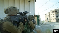 资料照片：在加沙地带作战的以色列士兵。（2024年4月22日）