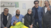 چند سینماگر از خالد پیرزاده زندانی سیاسی پیشین در بیمارستان عیادت کردند 