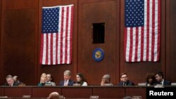 资料照片：美国众院外交事务委员会主席麦考尔在主持俄罗斯入侵乌克兰战争罪行的听证。（2023年4月19日）