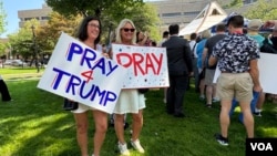 Simpatizantes del expresidente Donald Trump se reunieron para rezar por su seguridad en un parque de la ciudad de Milwaukee, sede esta semana de la Convención Nacional Republicana. 