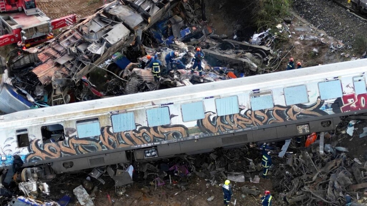 Greeks Walk Off The Job In Protest Over Deadly Train Crash 3903