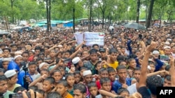 Ribuan pengungsi Rohingya melakukan unjuk rasa memperingati 6 tahun hari genosida, peristiwa eksodus mereka dari Myanmar, di Ukhia, Bangladesh Jumat, 25 Agustus 2023.