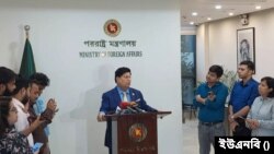 পররাষ্ট্র মন্ত্রণালয়ে বাংলাদেশের পররাষ্ট্রমন্ত্রী এ কে আব্দুল মোমেন। ৪ অক্টোবর, ২০২৩।