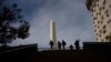 Los turistas se reúnen frente al Obelisco en Buenos Aires, Argentina, el 31 de agosto de 2023. 