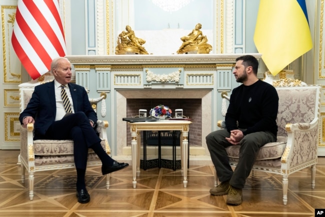 美国总统拜登与乌克兰总统泽连斯基在基辅举行会晤。（2023年2月20日）