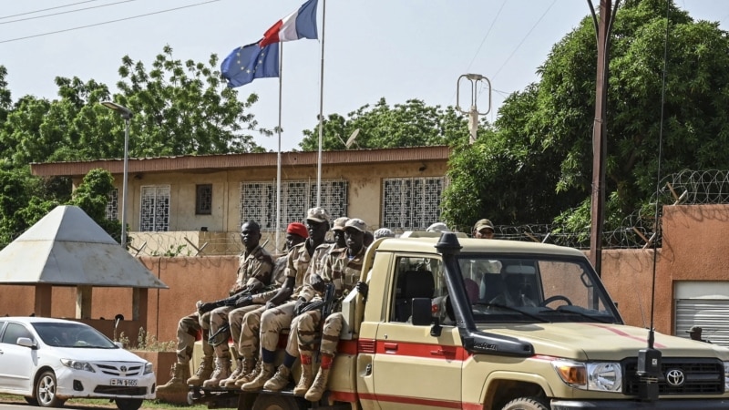 La France ferme son ambassade au Niger
